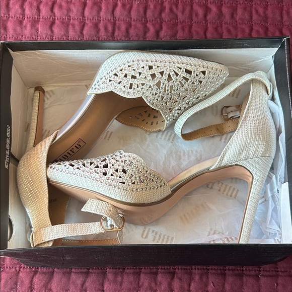 Nine West Cream Lace Heels - Picture 2 of 11